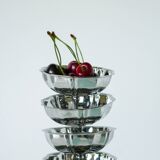 Set of 6 small, very elaborate stainless steel bowls with fine legs, mid-height, Design, 1970