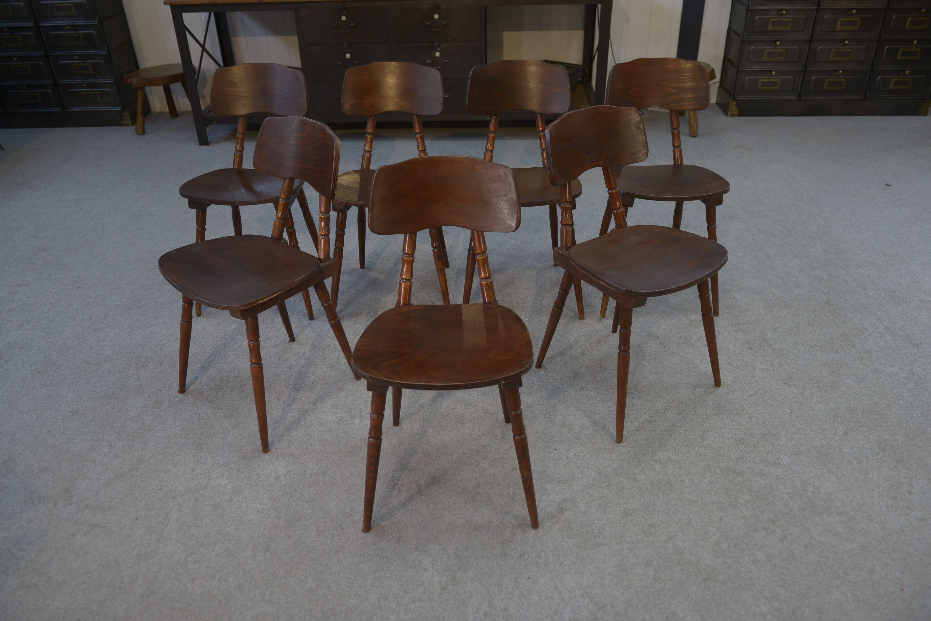 Set of 7 oak and beech plywood chairs