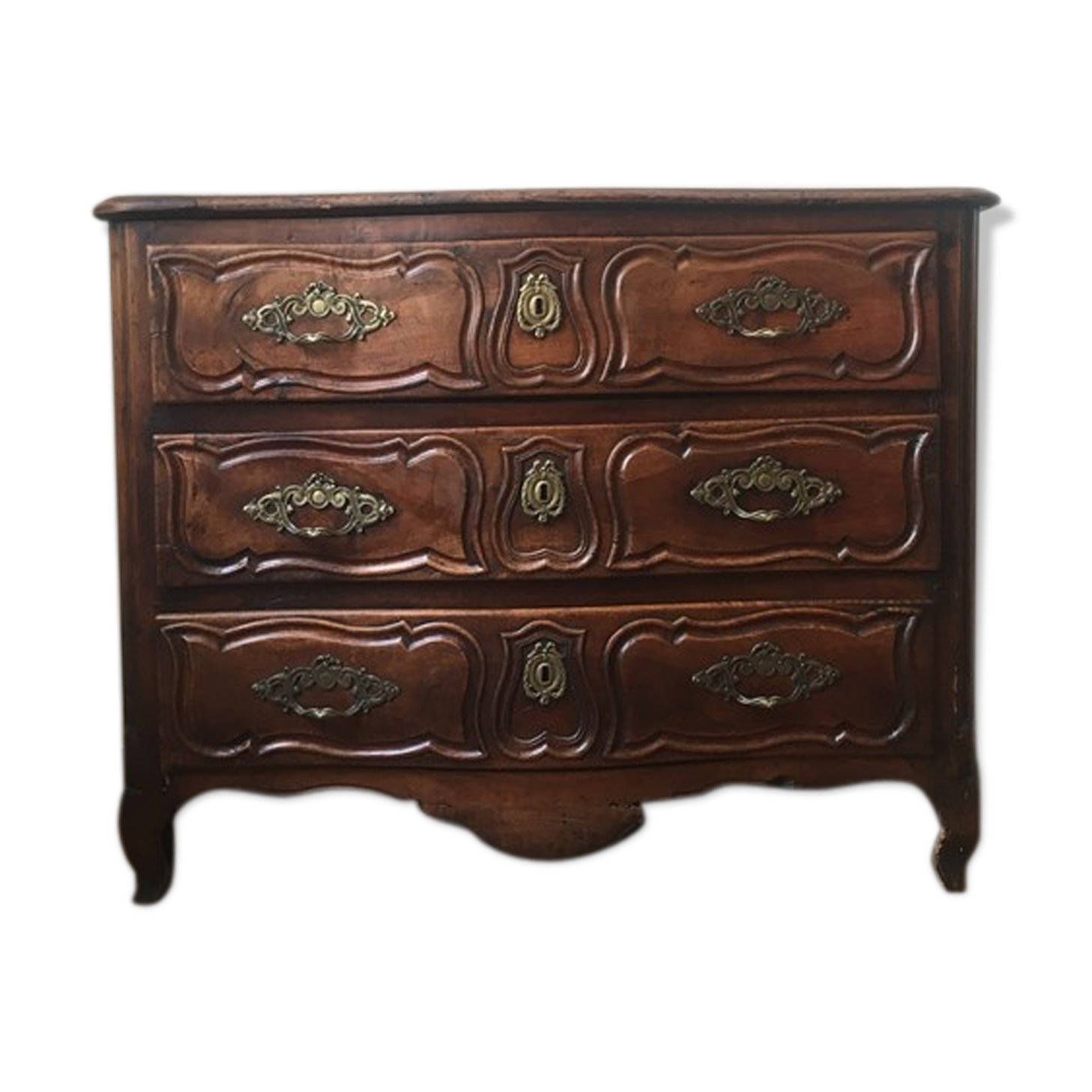 18th century Lyonnaise Louis XV walnut dresser