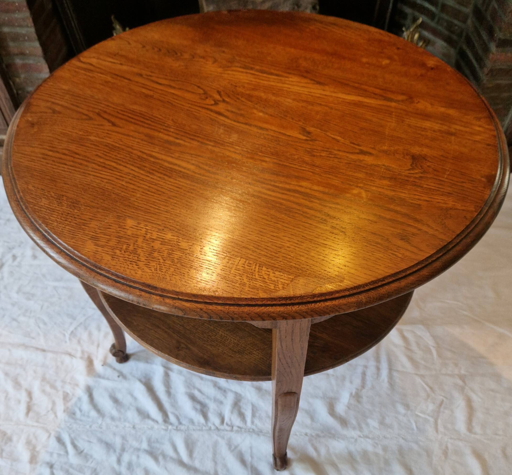 Round walnut gueridon with two tiers – Louis XV style – Perfect condition