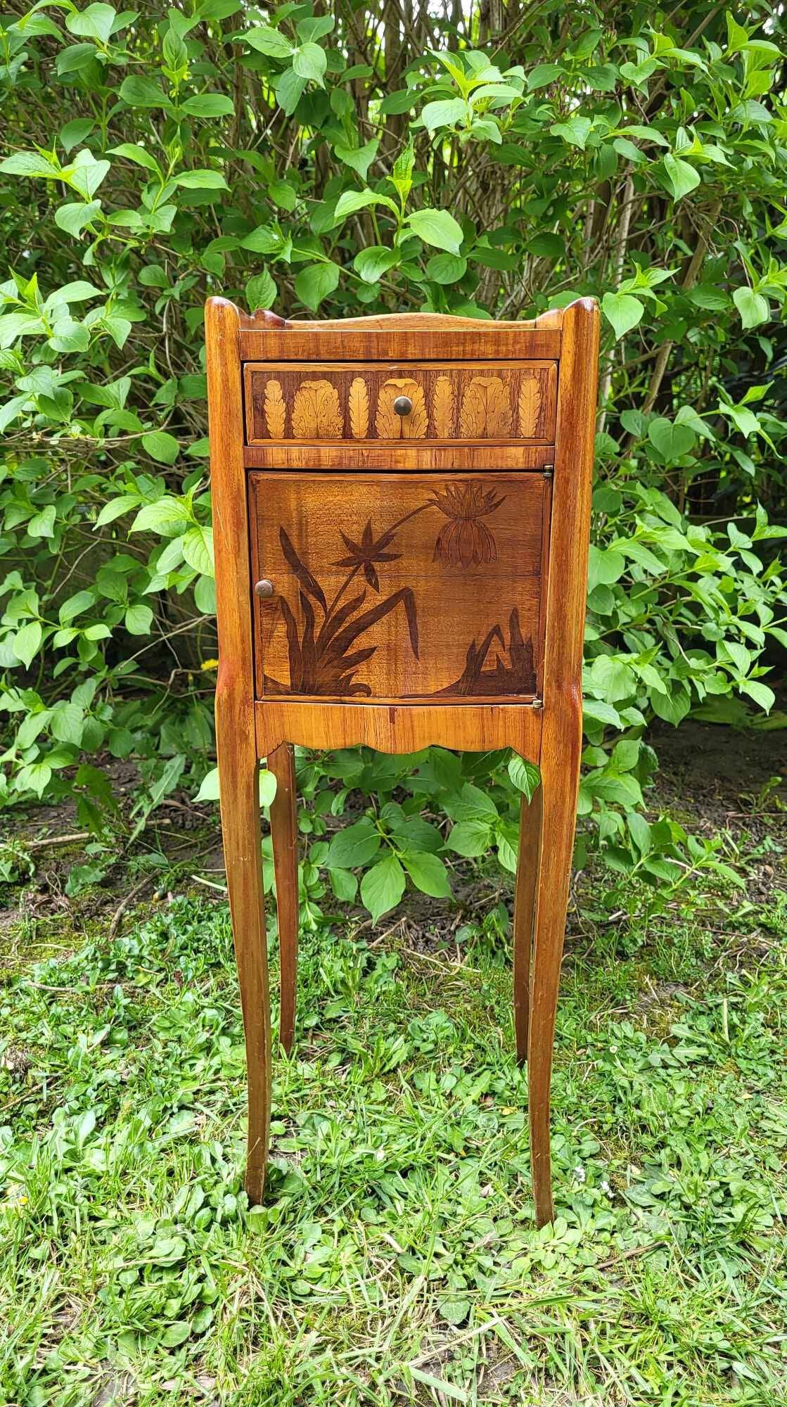 Chevet, meuble d’appoint ancien