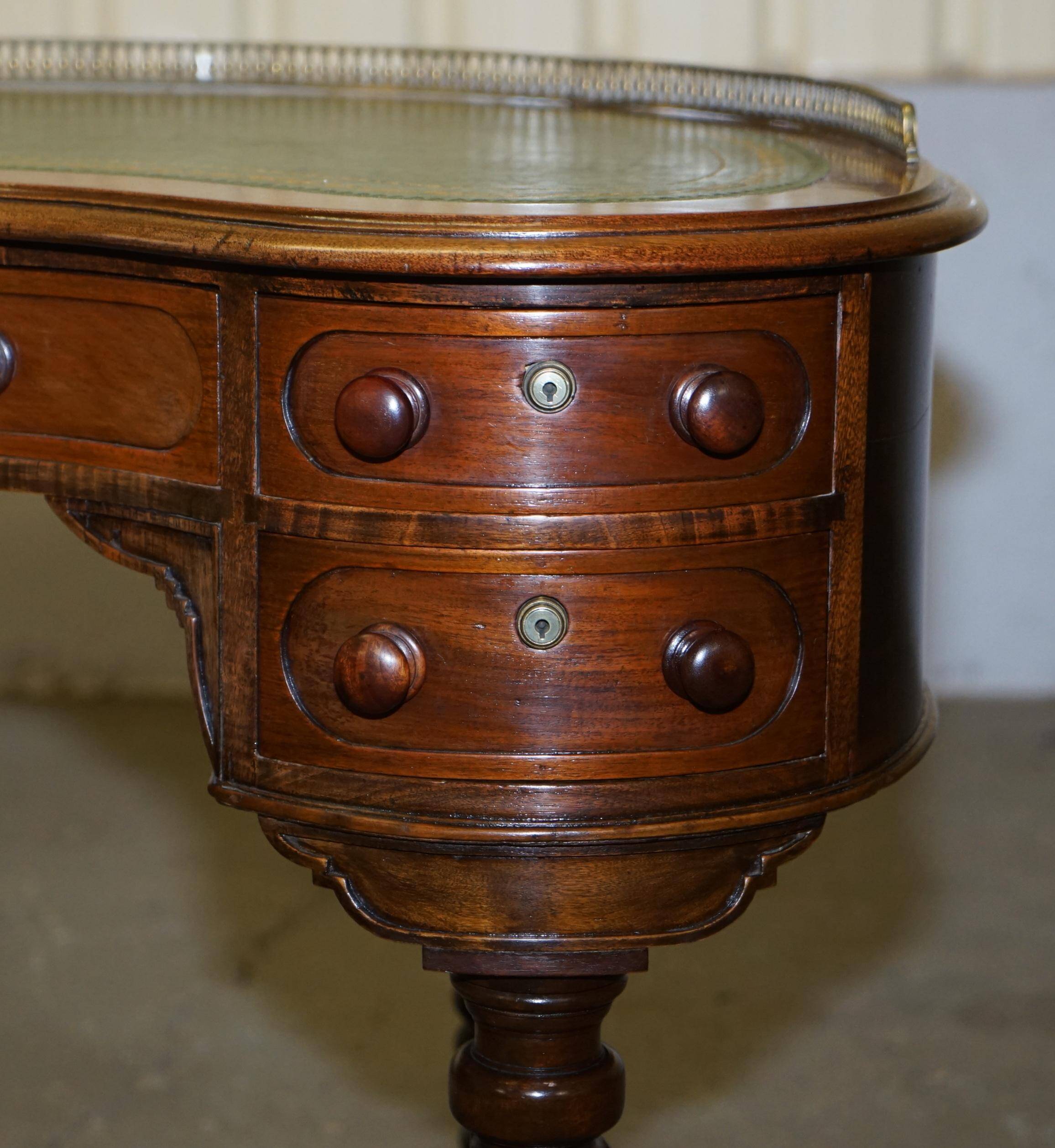 Bureau Kidney de Campagne Militaire Regency de Gillow's of Lancaster avec Galerie en Laiton
