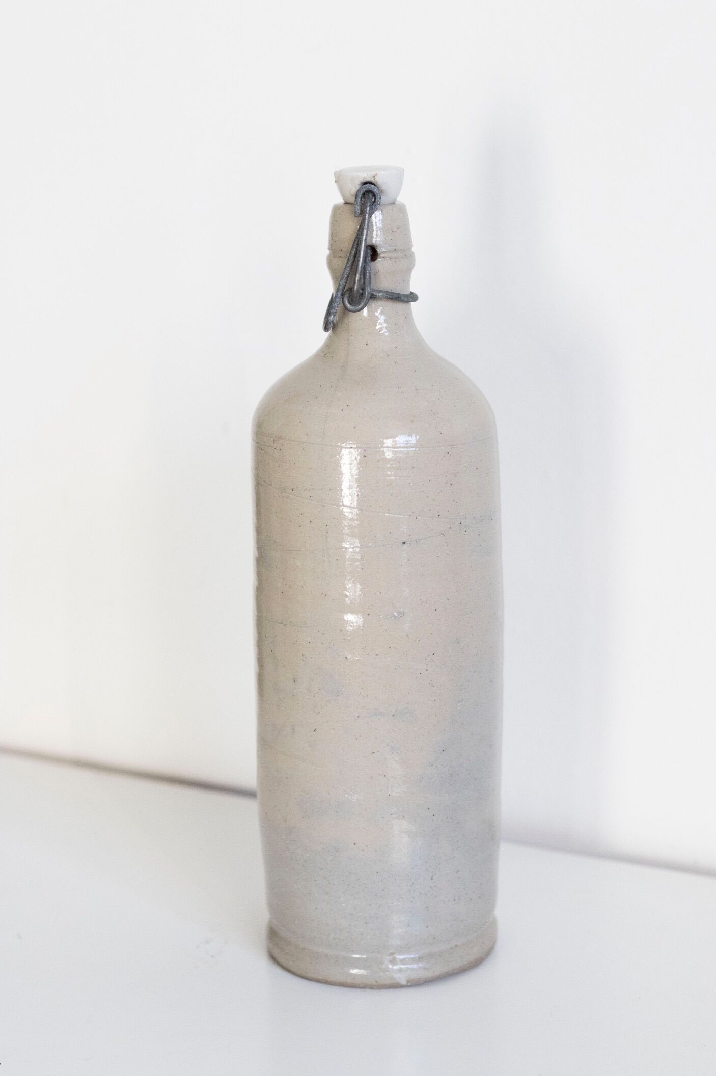 Bottle of enamelled stoneware hot water bottle