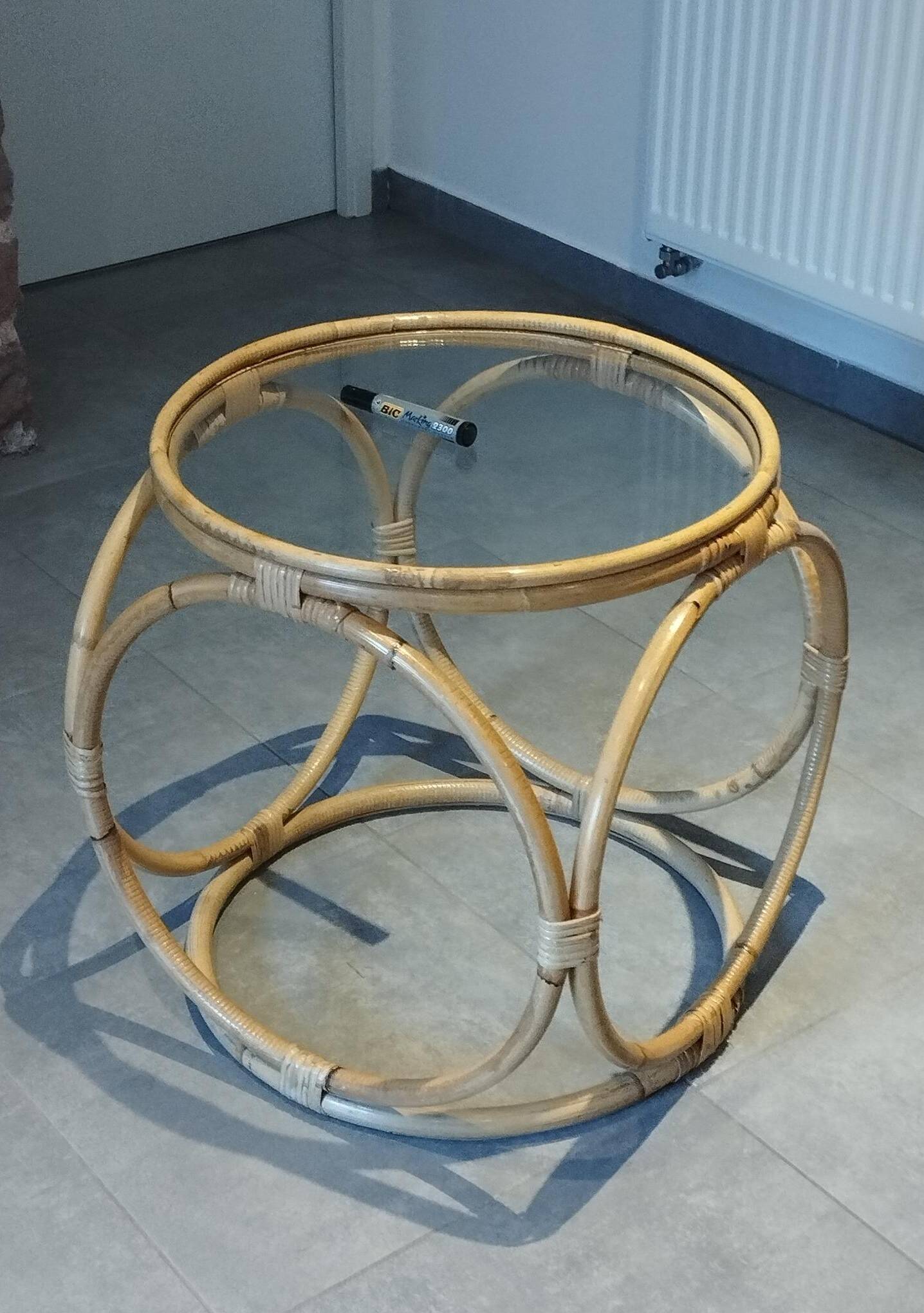 Table basse en rotin, bambou et verre, Design Space Age Vintage