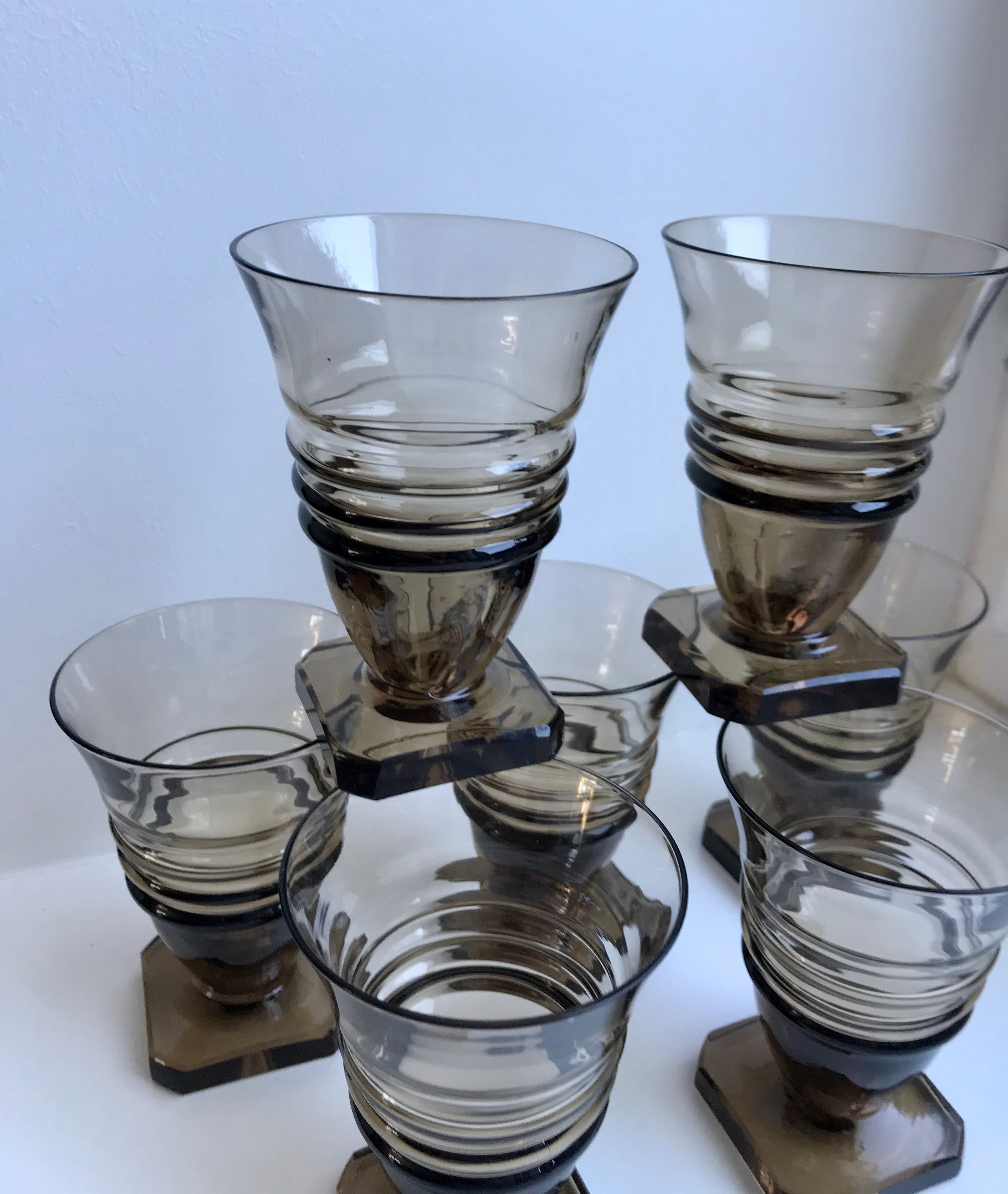 Set of 7 glasses in art deco smoked glass 30s