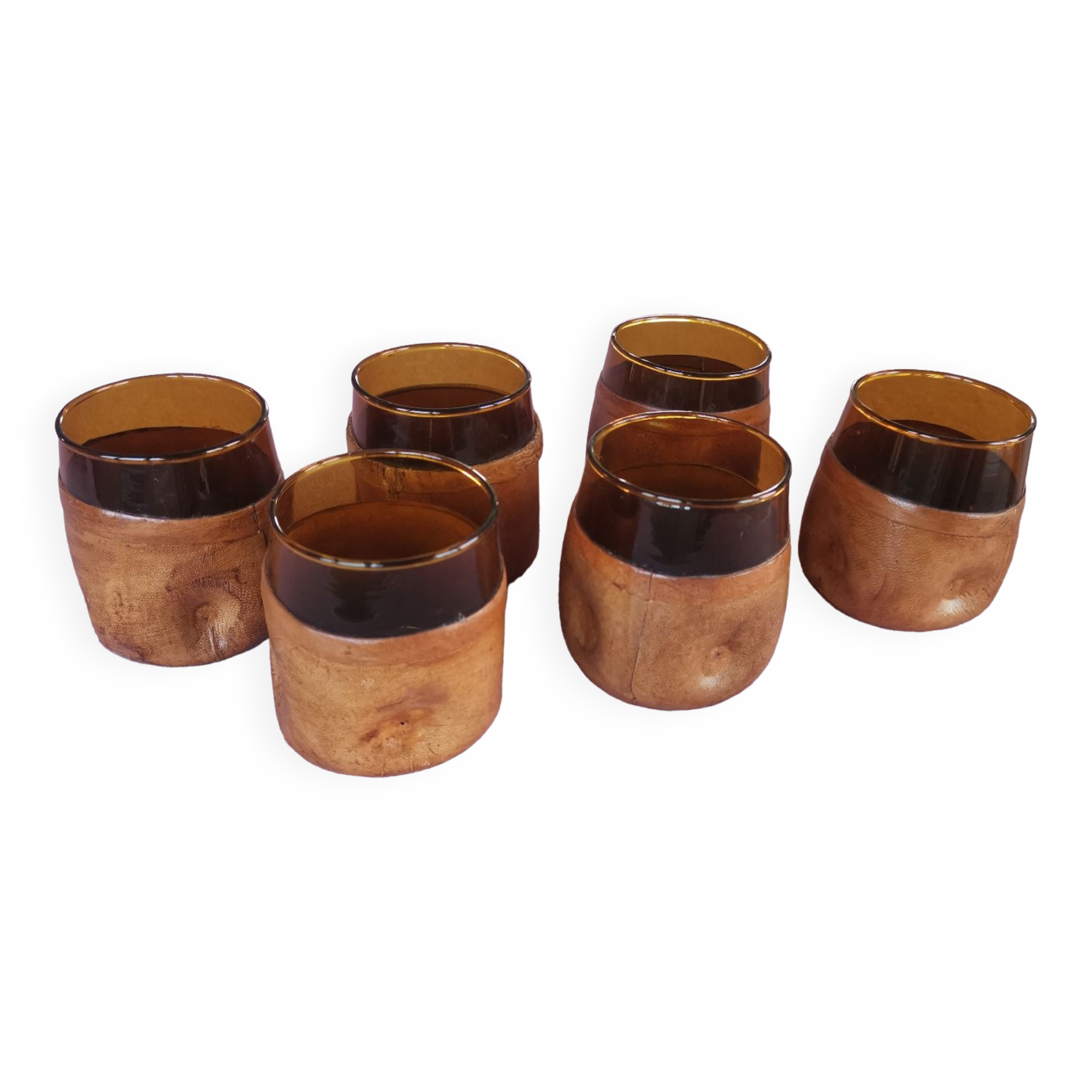 Lot 6 verres ambrés en cuir