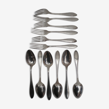 Set of 6 forks and silver spoons in classic style