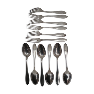 Set of 6 forks and silver spoons in classic style