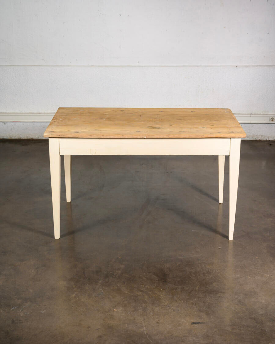 Table de campagne avec tiroir