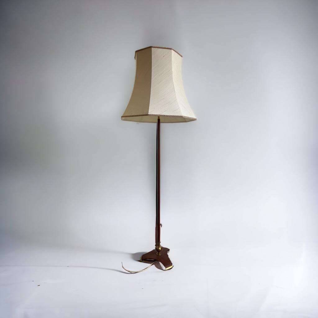 Floor lamp with teak base