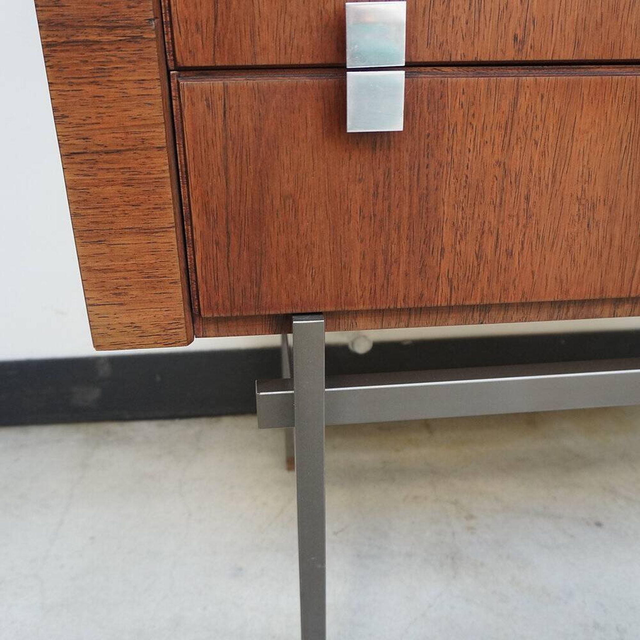 Commode par Louis van Teeffelen pour Webe, années 1960.
