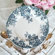 Assiette montée ancienne en faïence terre de fer