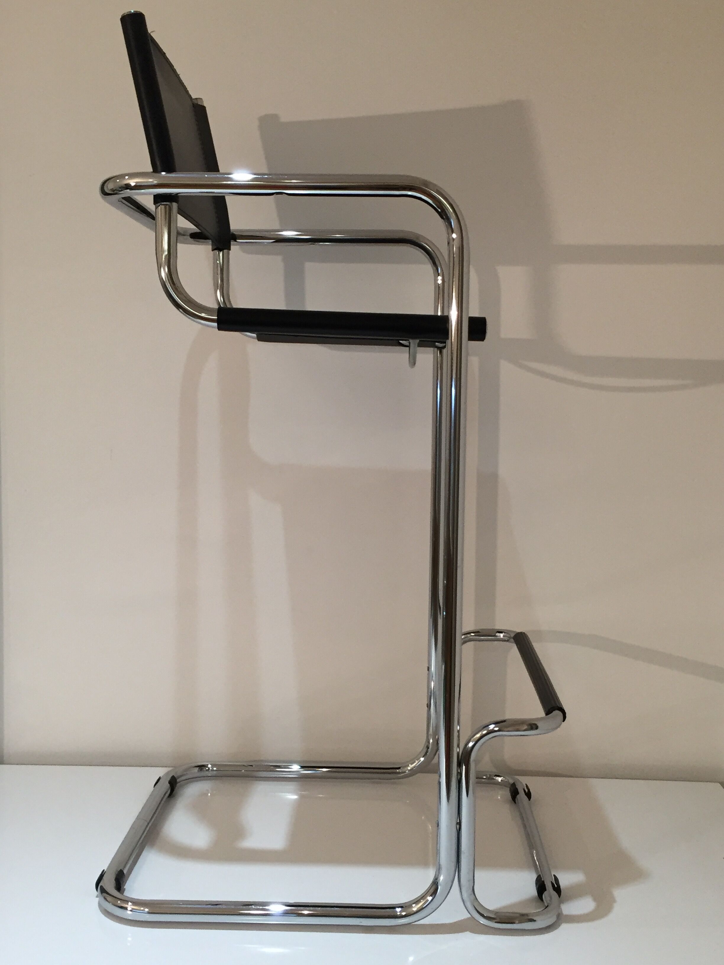 Cantilever design bar