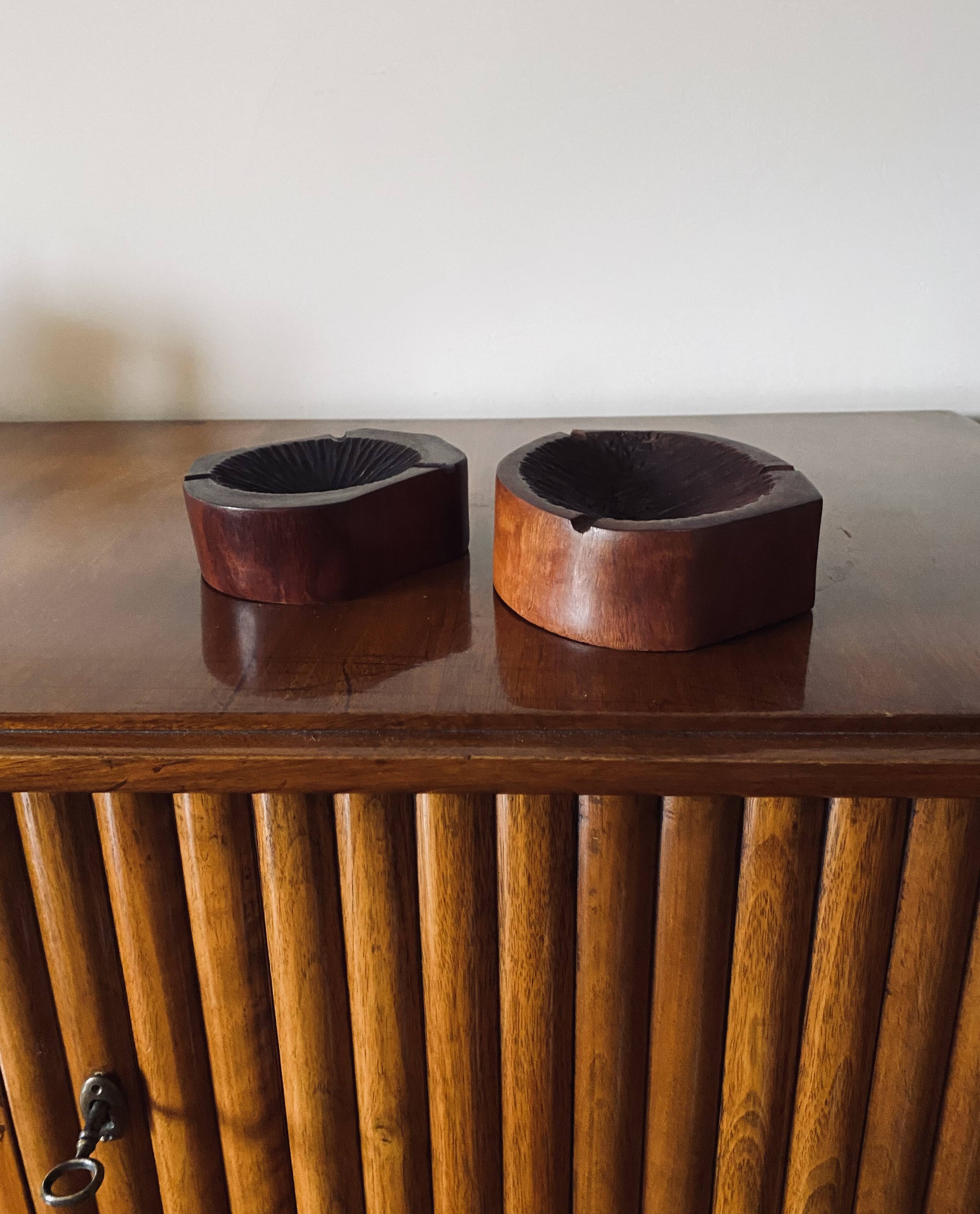Organic modern set of 2 wood ashtrays, France 1970s