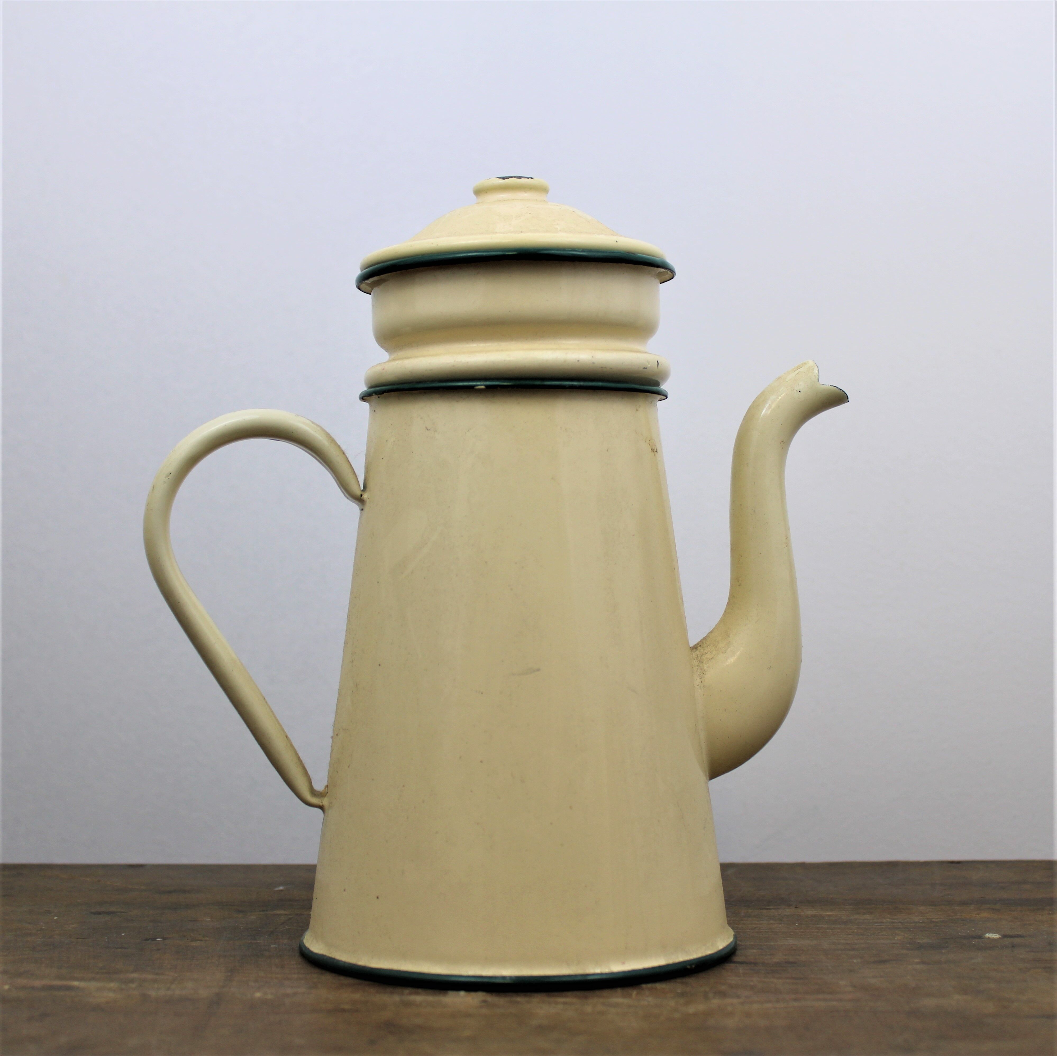 Enamelled sheet metal teapot