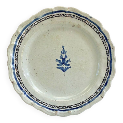 Ancien plat rond semi creux XVIII Forges les eaux Rouen cul noir