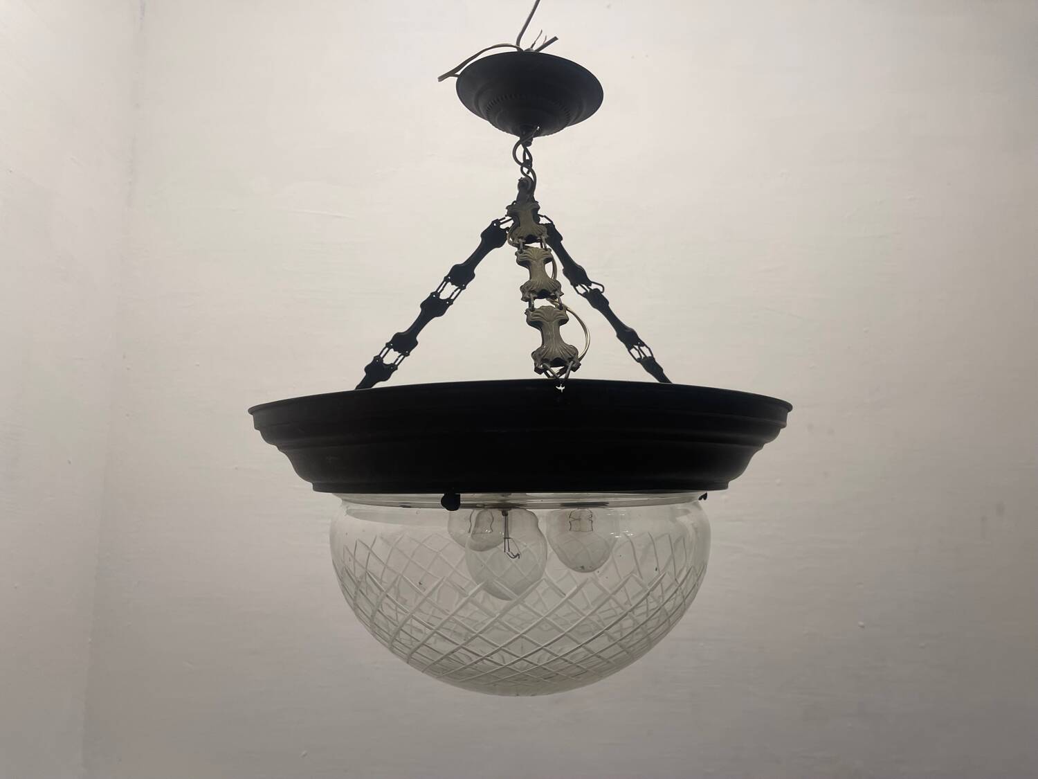 Suspension en cristal et bronze, années 40