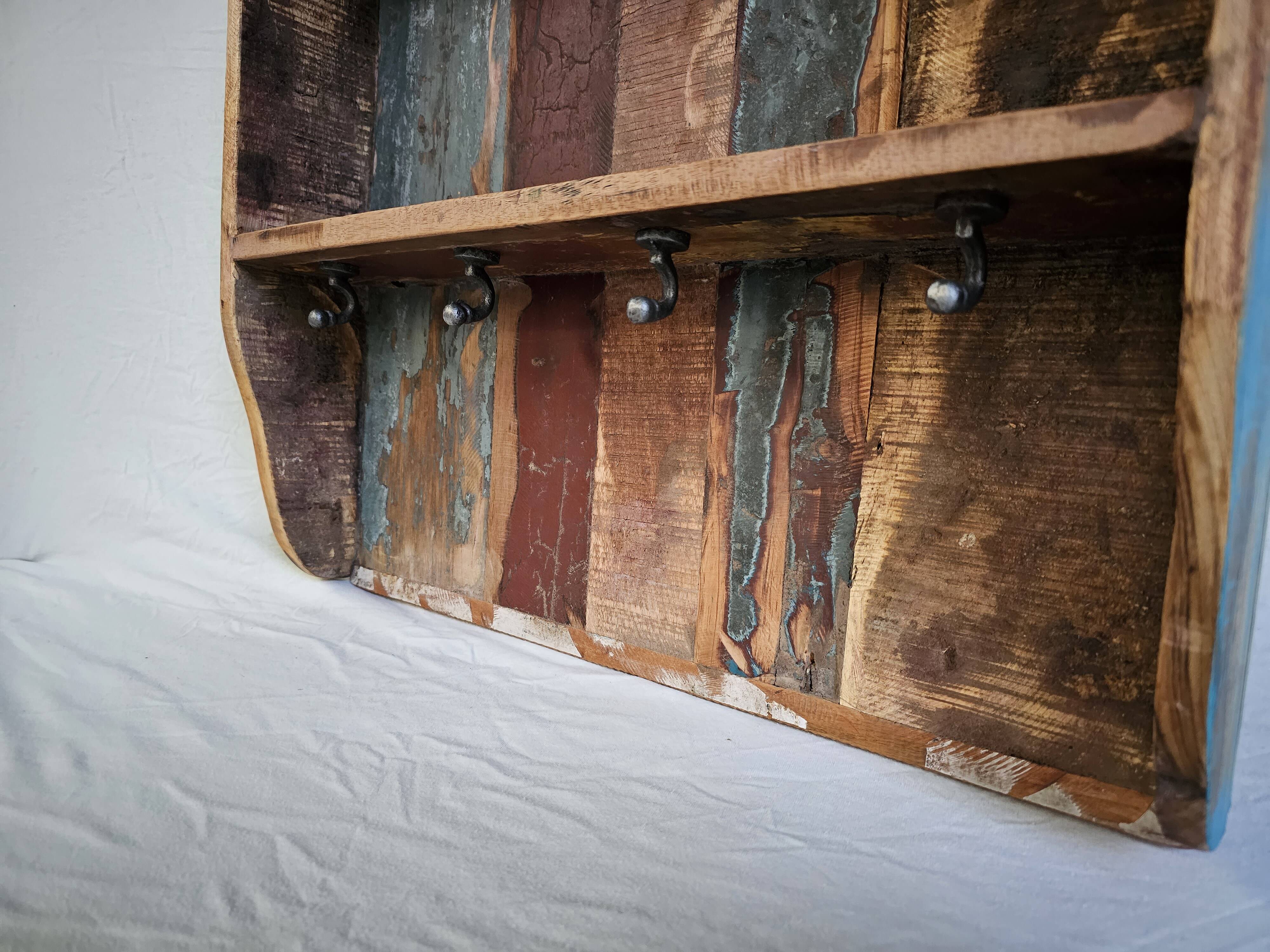 Wall shelf 3 shelves + 4 hooks cast iron in polychrome wood