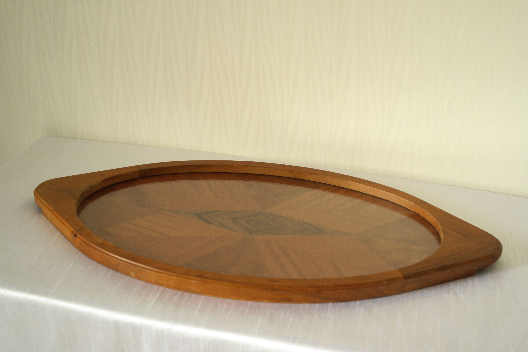 Oval wooden tray with glass and artisanal marquetry from the 70s.