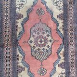 Rectangular oriental rug 153 x 91 cm