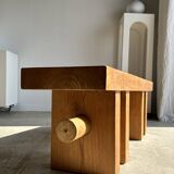 Banc en bois massif piètement ajouré traversé par un cylindre - Teck