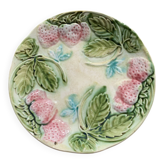 Assiette en barbotine les fraises, céramique émaillée, Art deco, ancienne