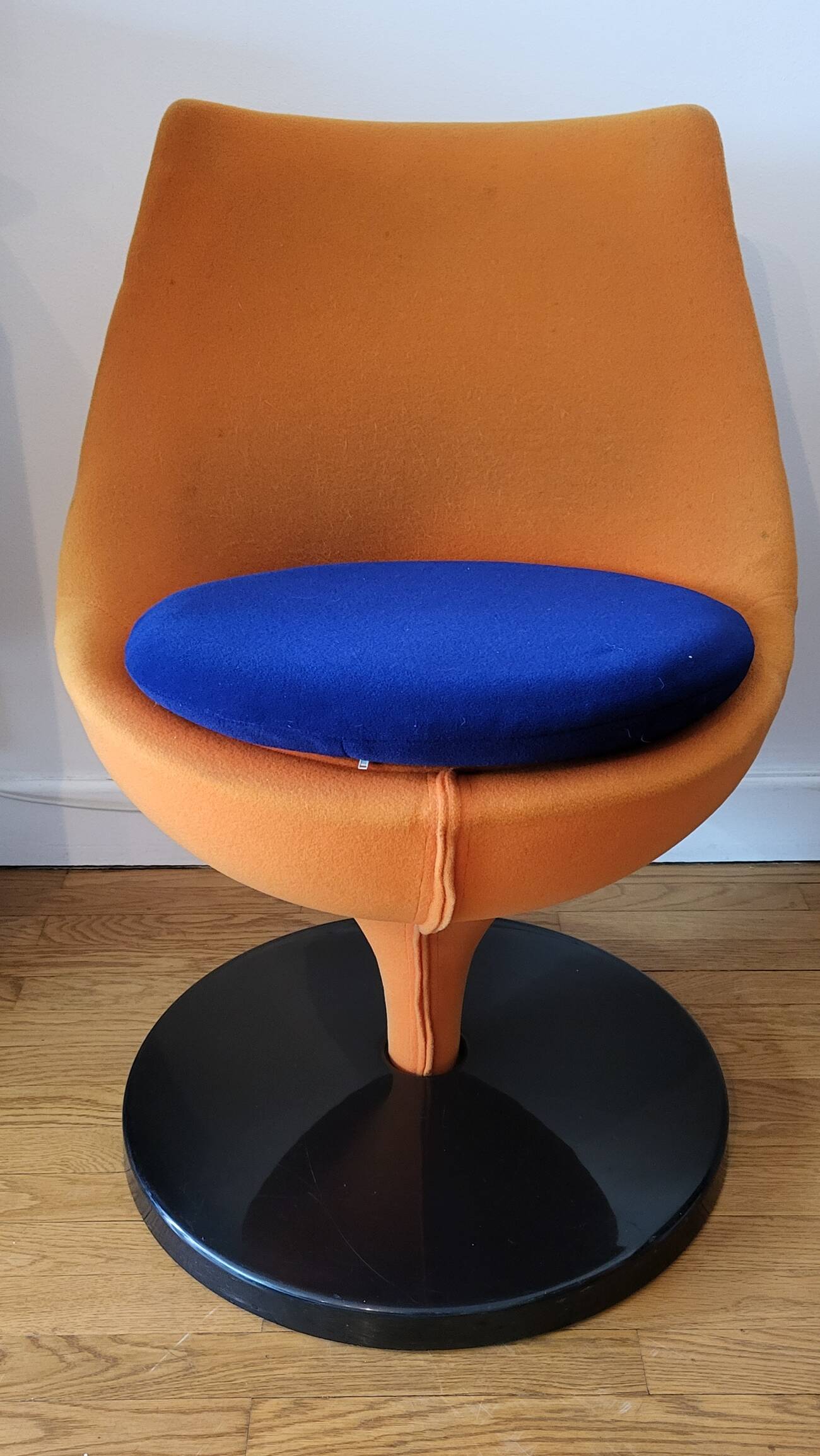Pierre Guariche armchair "in orange fabric by Meurop Belgium 1960 Vintage