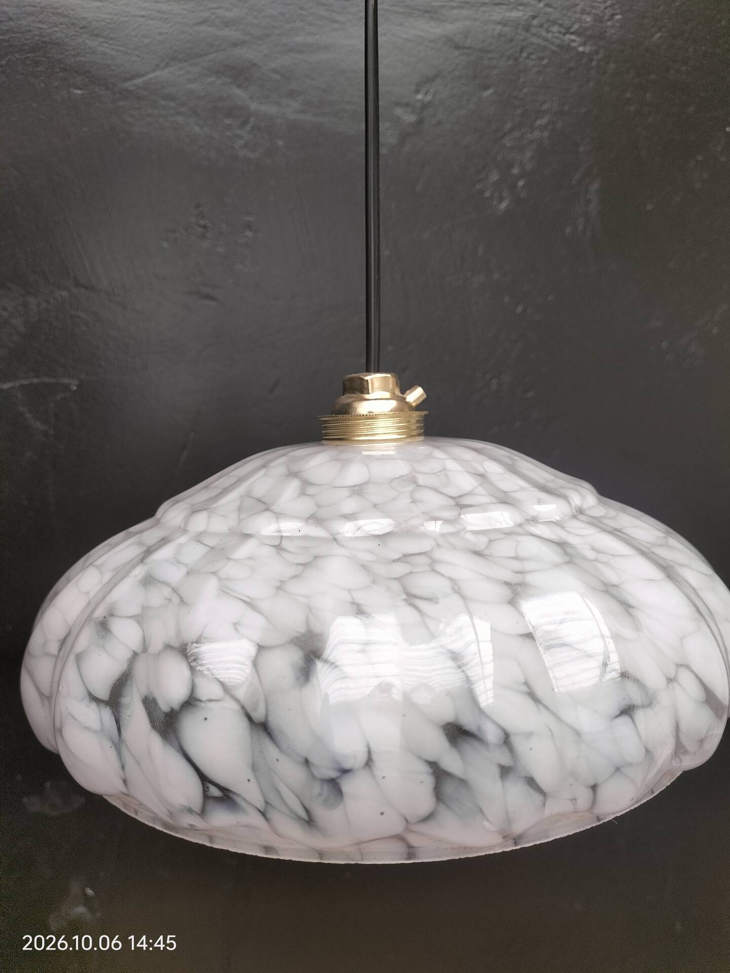 Glass suspensions from Clichy
