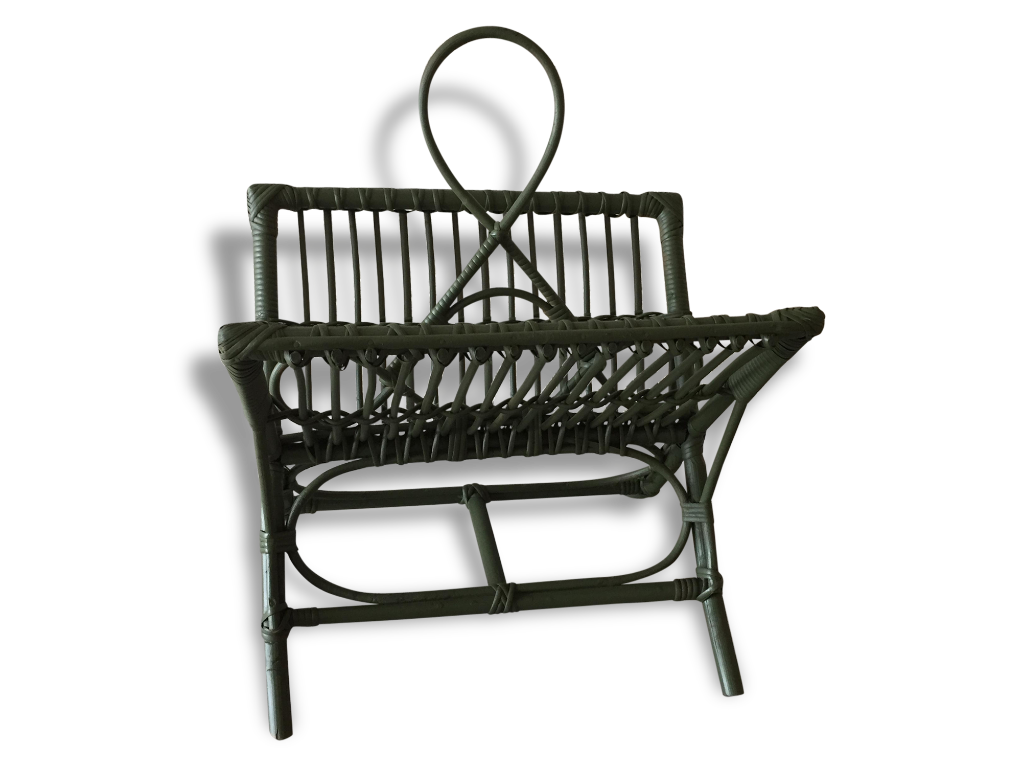 Magazines door vintage rattan green camouflage