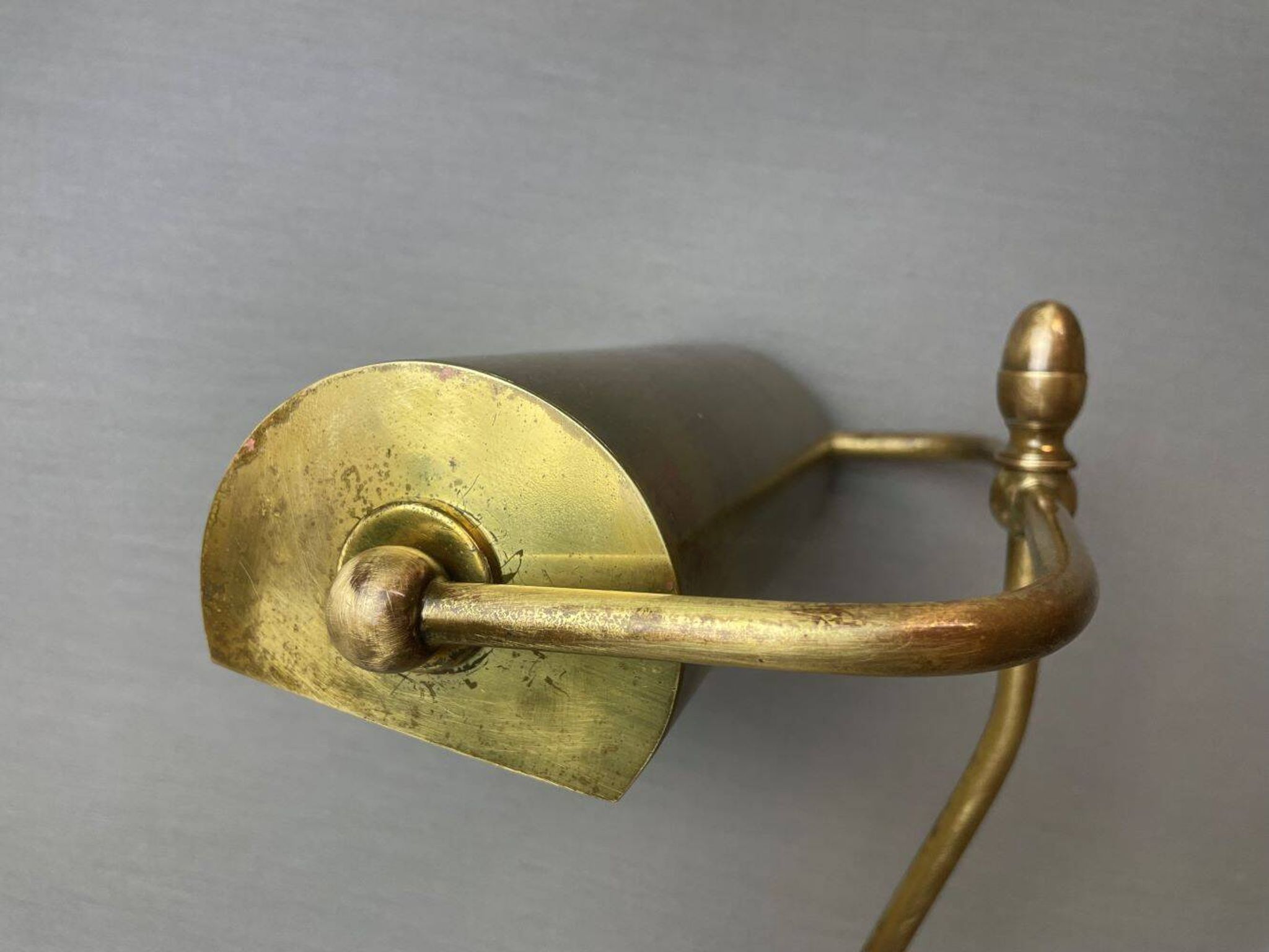 Lampe de table de bureau de banquier portugais en laiton 1940