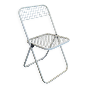 Chaise en treillis métallique