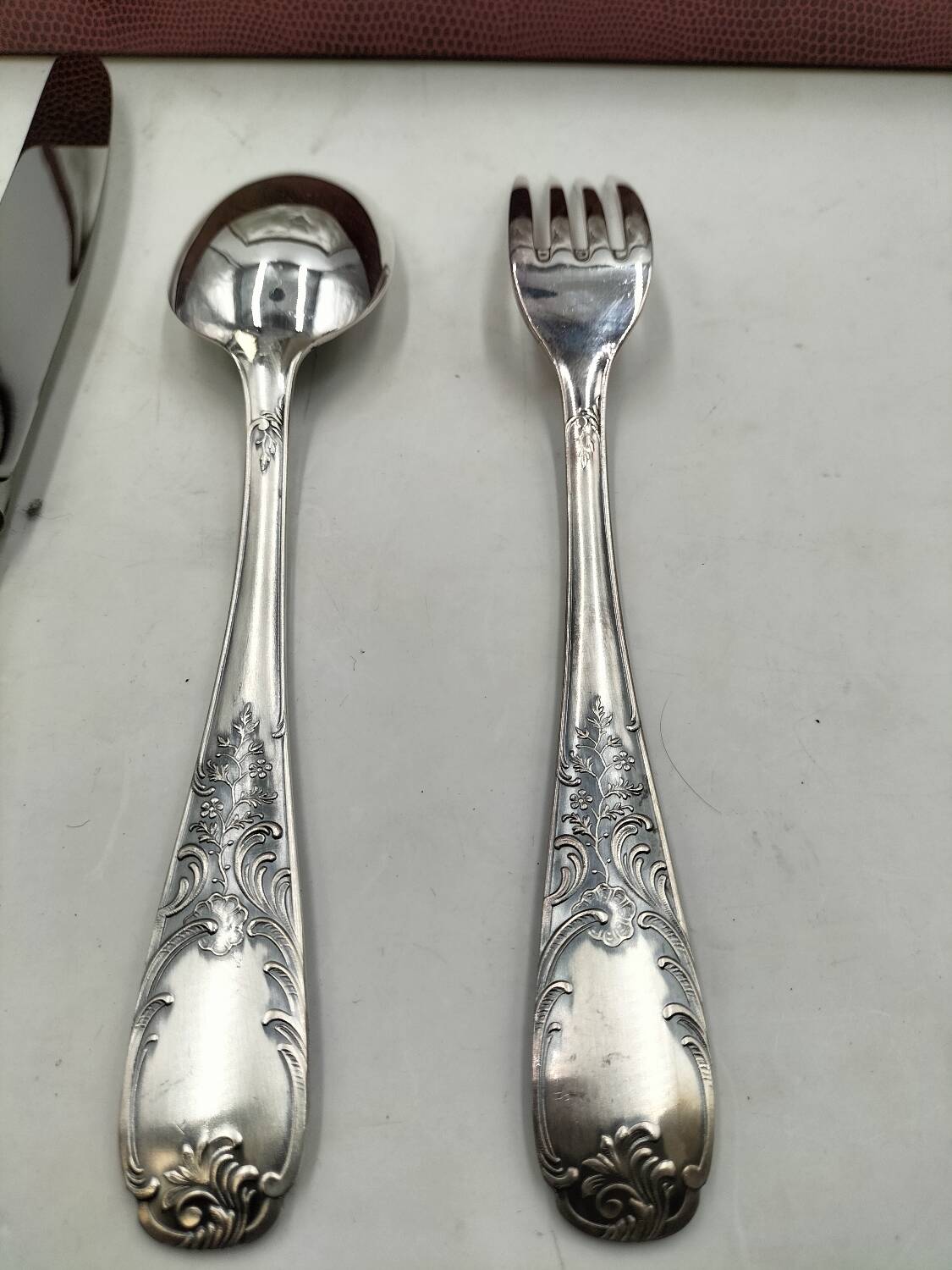 Silver-plated metal cutlery set