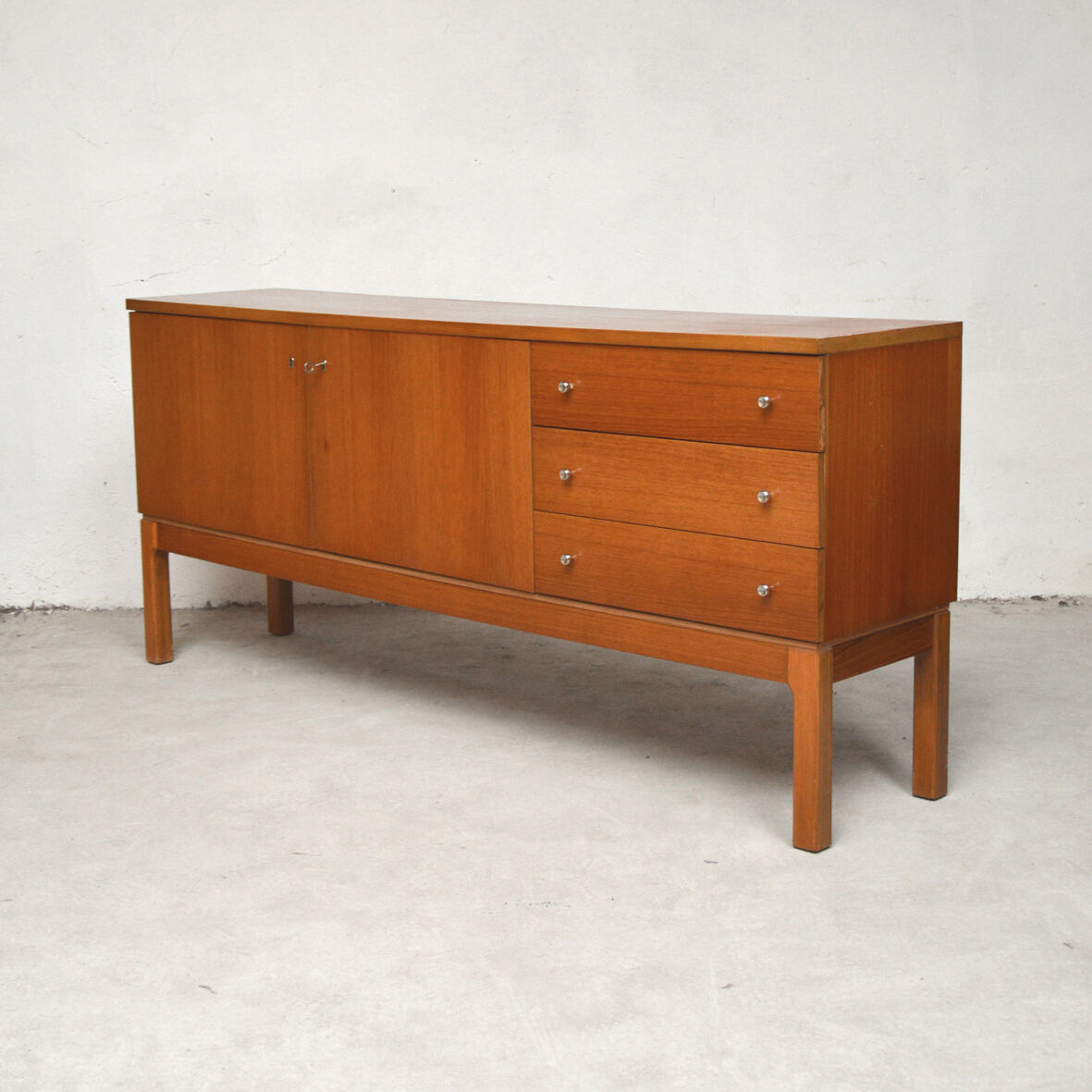Veneer teak sideboard, 1976