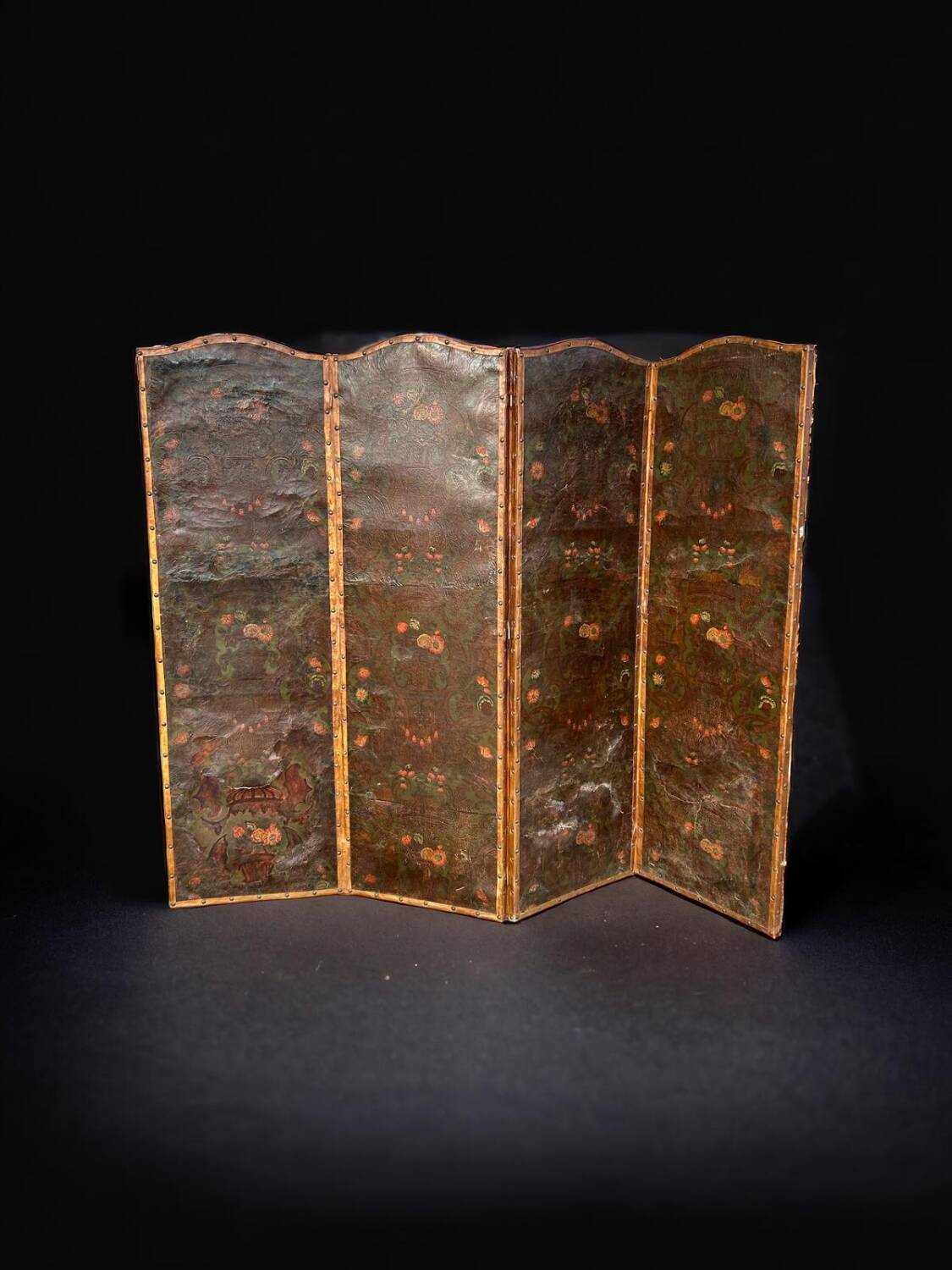 Large Four-Leaf Screen In Cordoba Leather From The Late 18th Century H 188 Cm