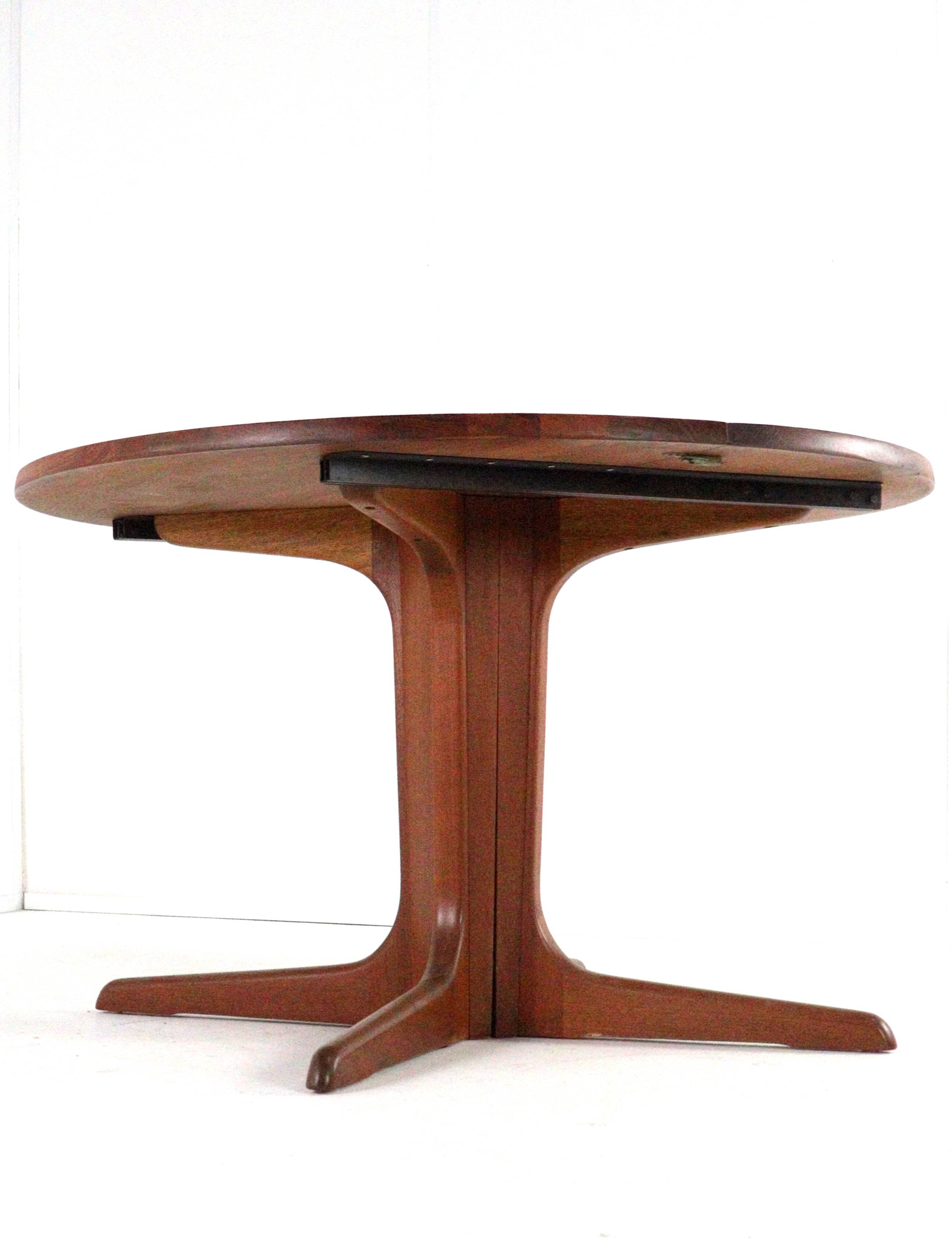 Round extendable teak dining table vintage - danish design