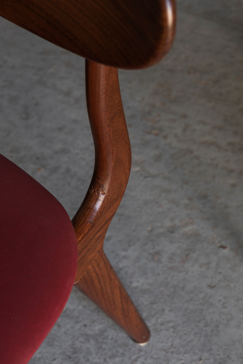 Set of 4 dining chairs in teak and burgundy by Louis van Teeffelen, The Netherlands, 1960’s