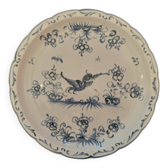Assiette signée Moustier.