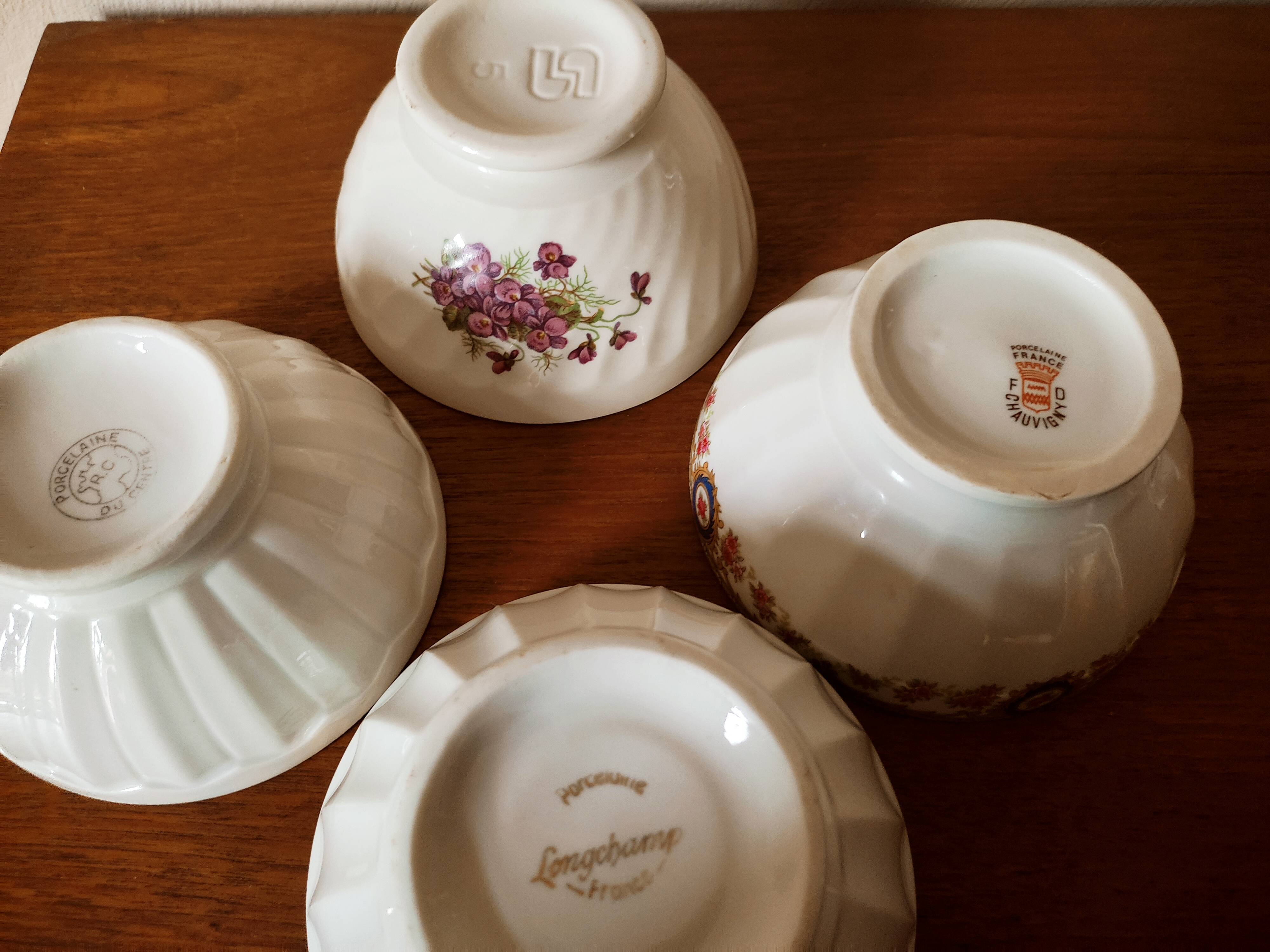 Set of 12 mismatched porcelain bowls