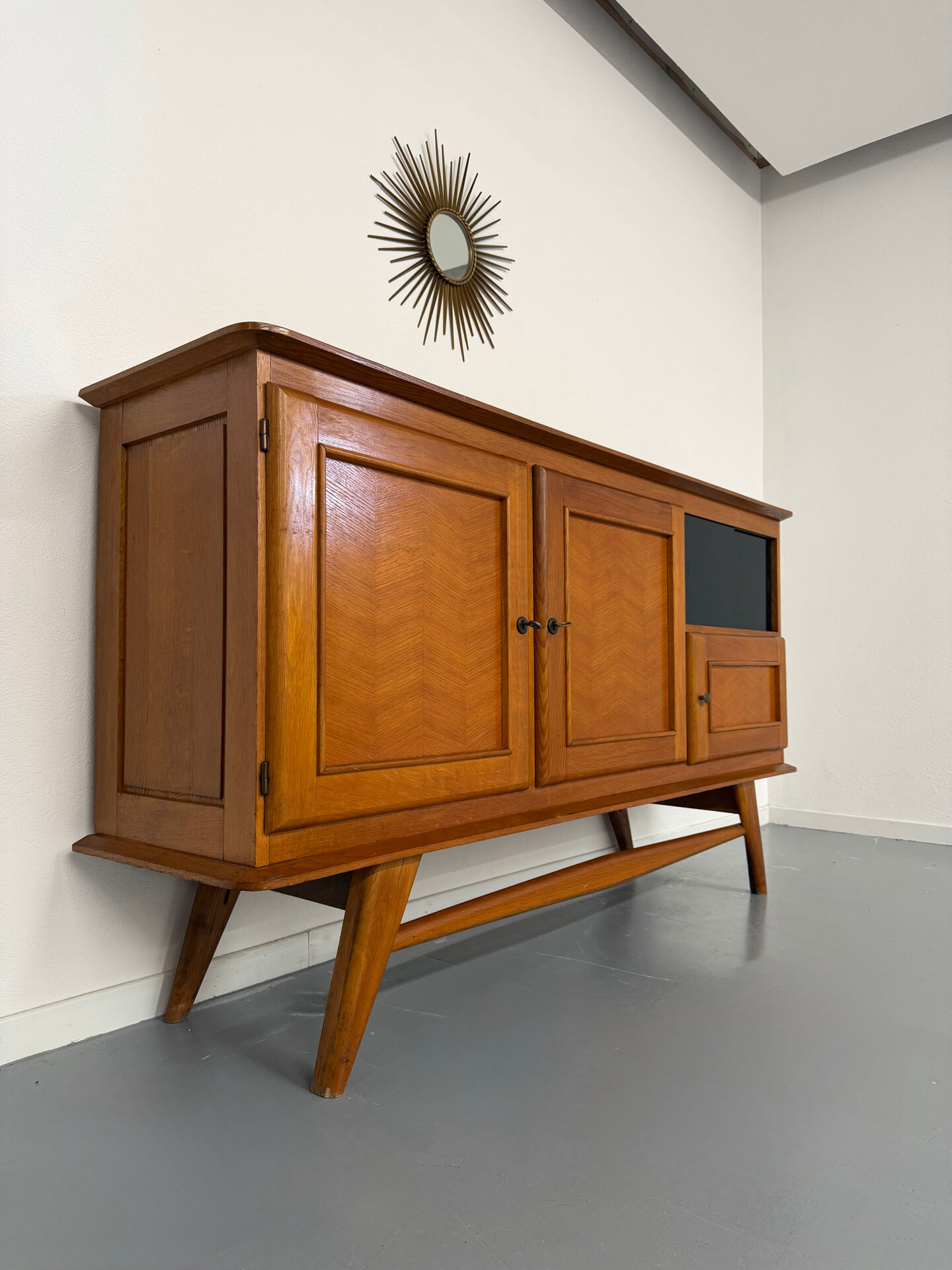Vintage French modernist sideboard in oak, 1950s design.