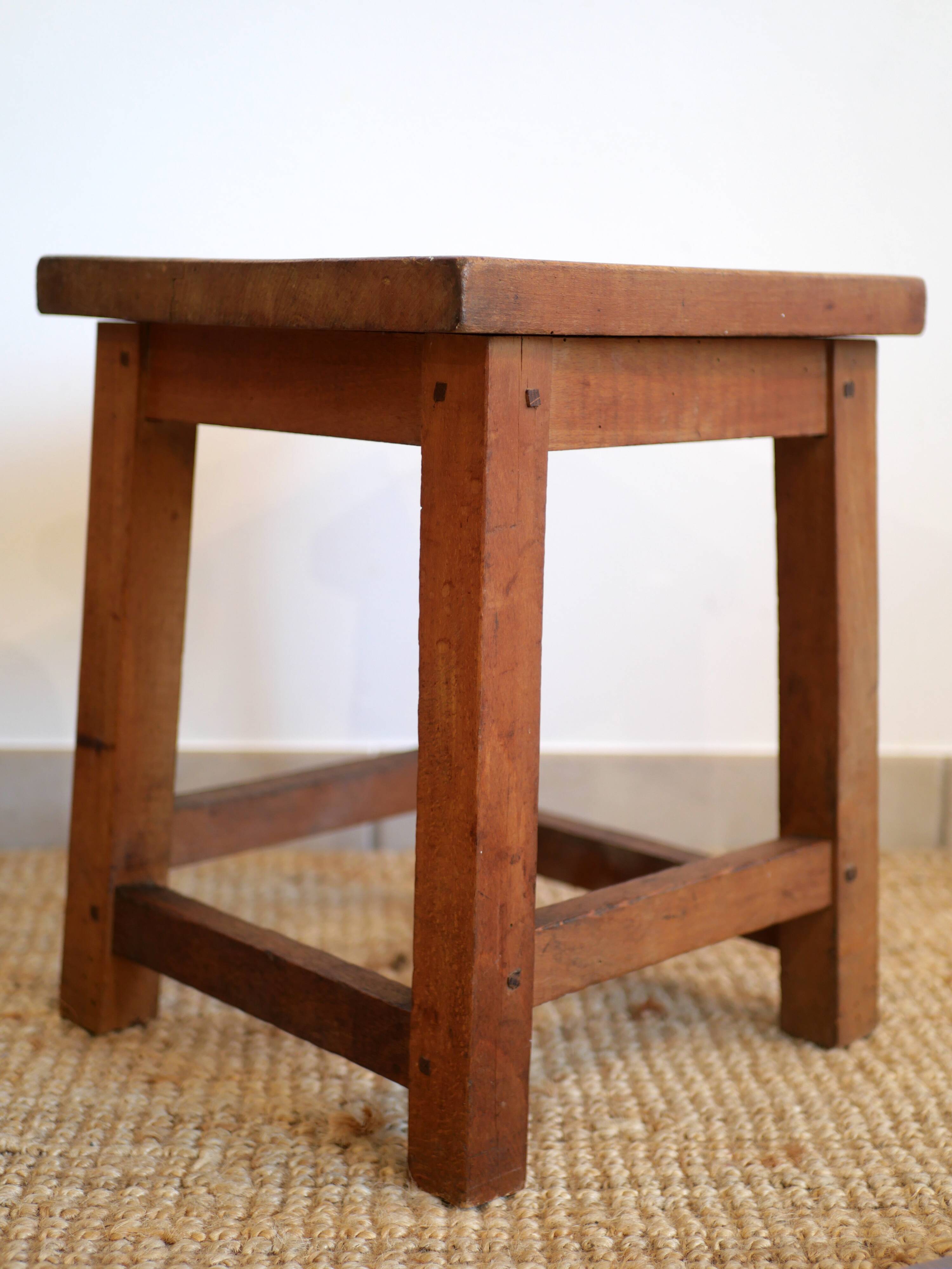 Tabouret de ferme en bois