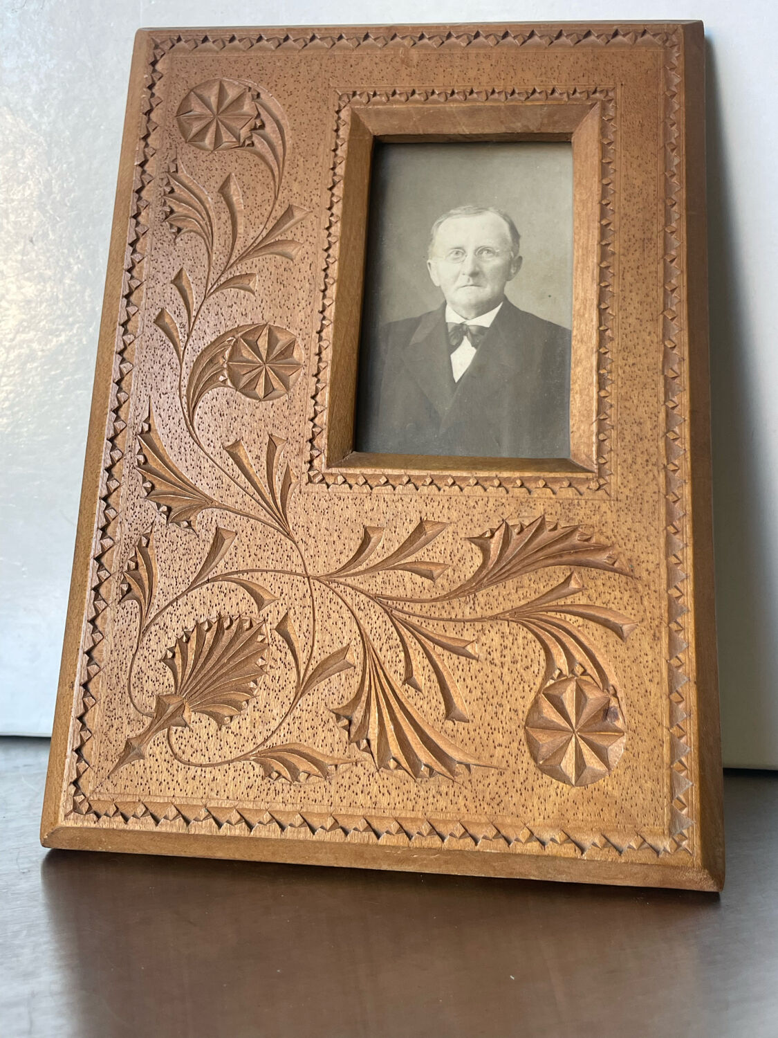 Antique hand carved  frame solid wood  19.5 cm x 13.5 cm