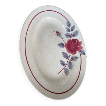 Oval plate Moulin des Loups in blue and red ceramic with a floral design.