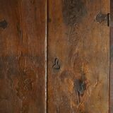 Armoire française du XVIIIe siècle 'fleur-de-lis'