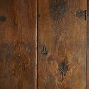 Armoire française du XVIIIe siècle 'fleur-de-lis'