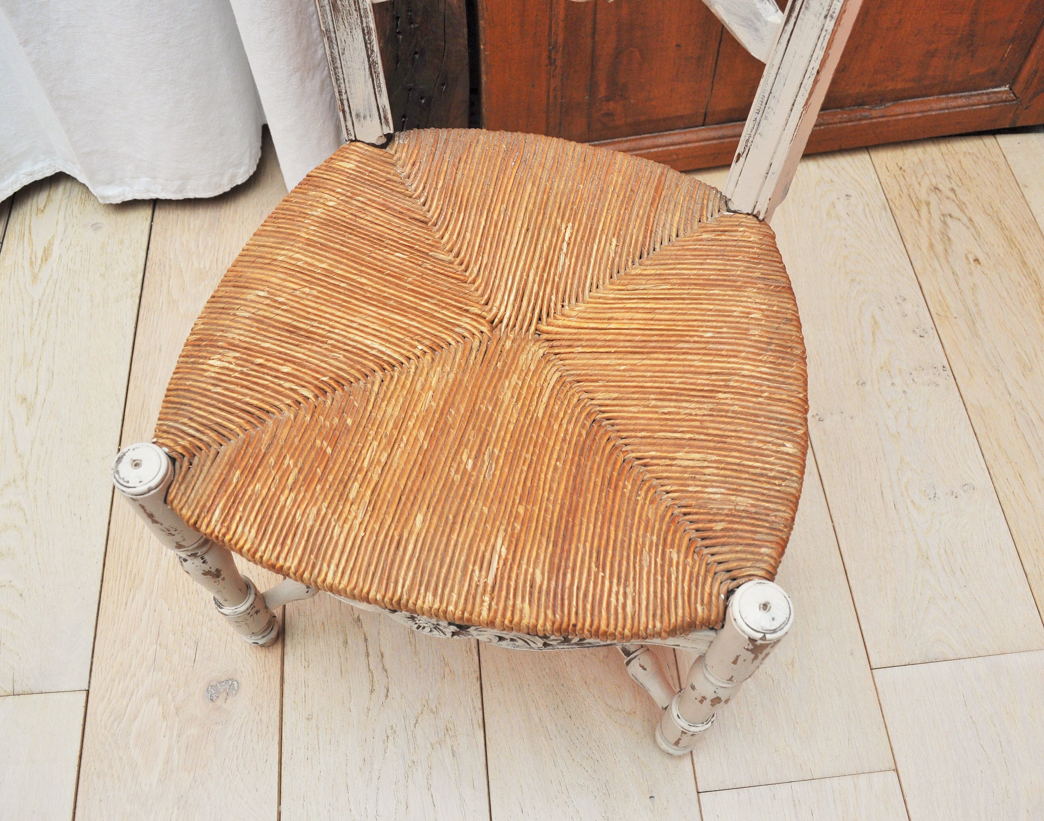 Chair provençale of nanny, mulched, white patina