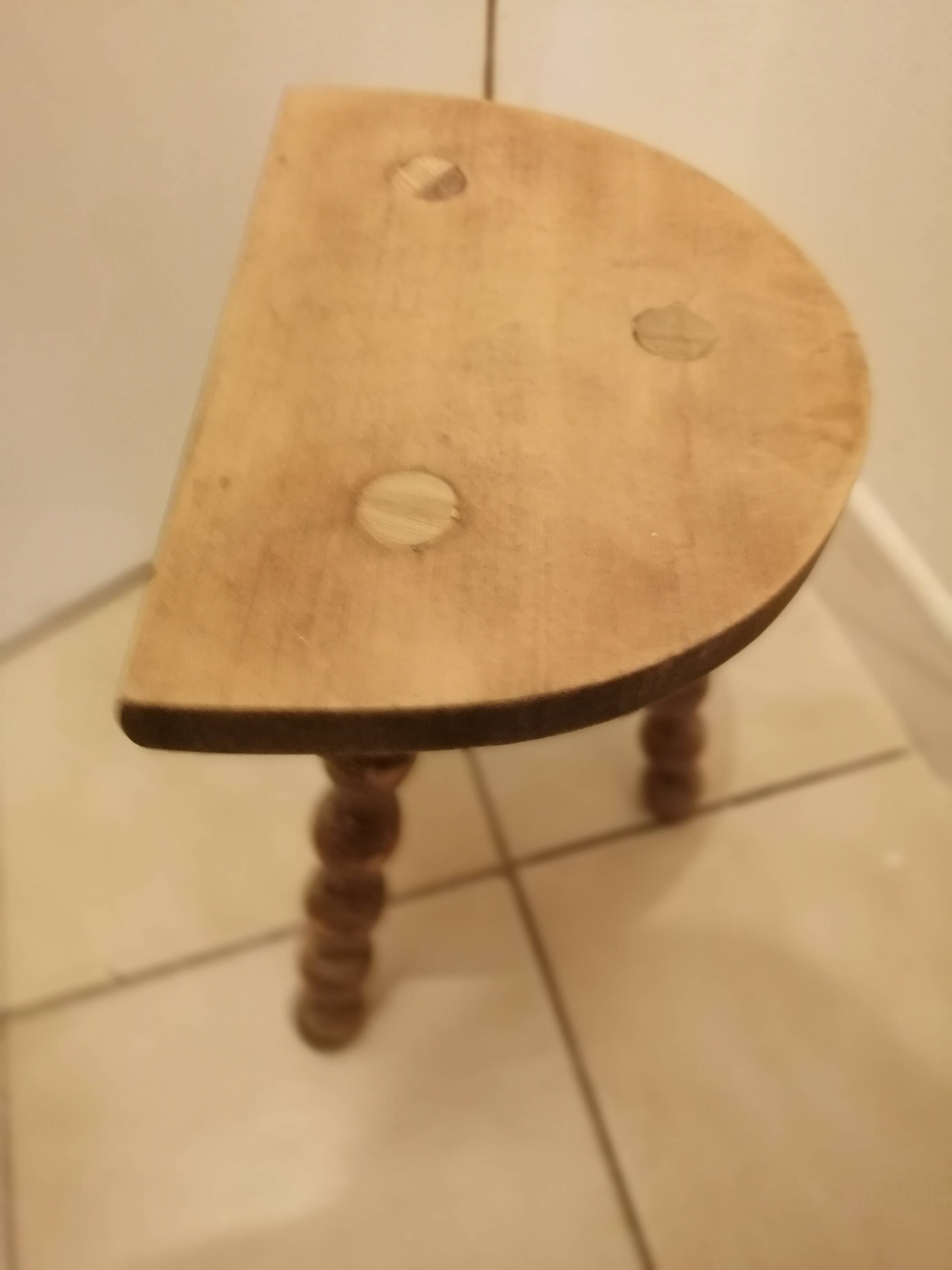 Tabouret demi lune vintage en bois massif 1