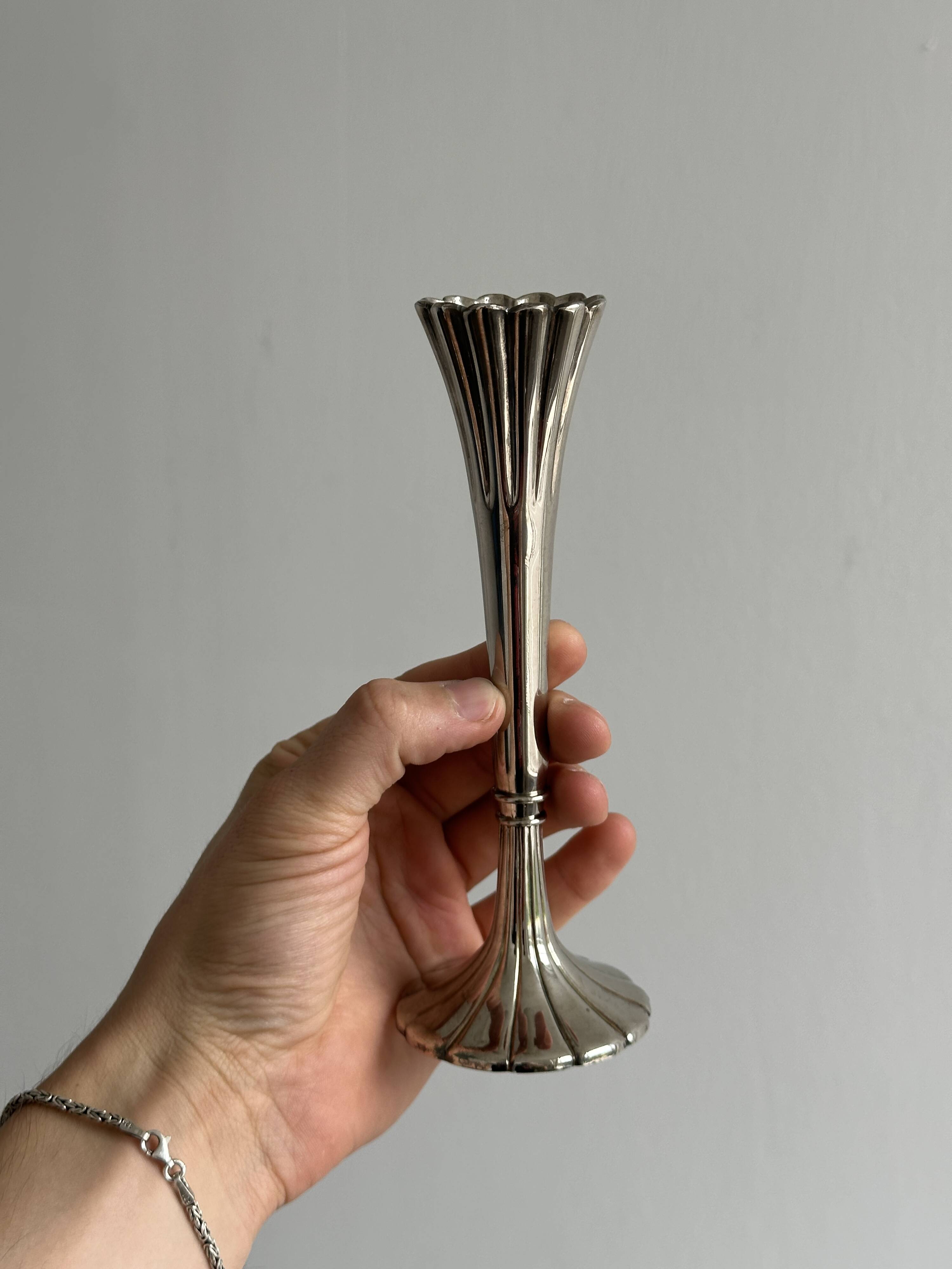 Chic and refined antique metal soliflore