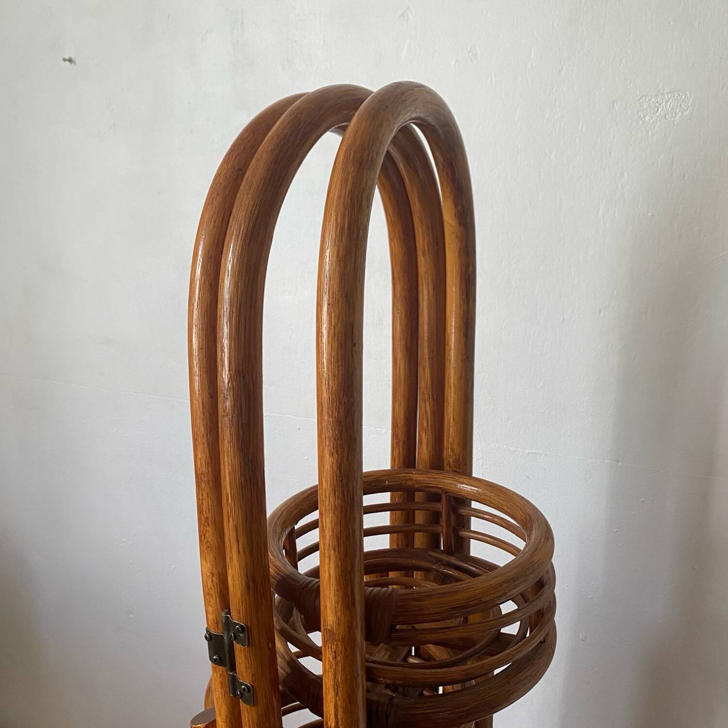 Rattan plant stand screen
