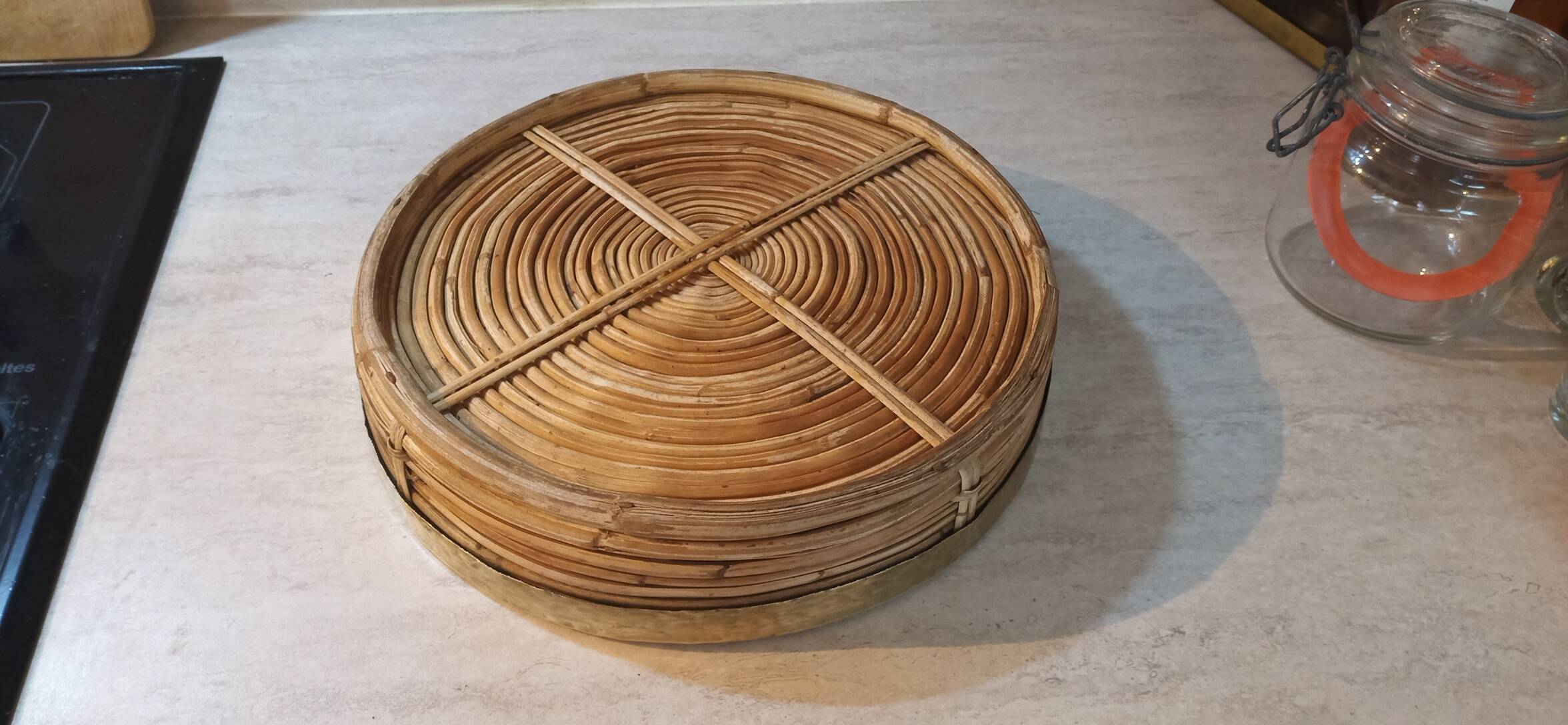 Bauhaus rattan tray with gilded brass edge, G. Crespi