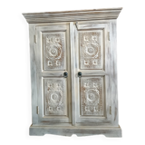 White chest of drawers